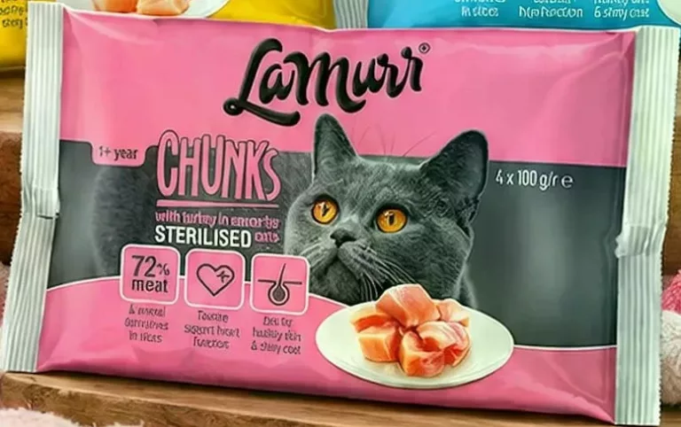 Lamurr Chunks, hrană umedă pentru pisici 1+ an: pui în sos, somon în sos sau curcan și morcovi pentru pisici sterilizate, 4 × 100 g
