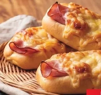 Baghetă cu bacon și brânză, proaspăt coaptă, 63 g