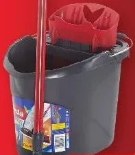 VILEDA ULTRAMAX Set curățenie: 1 găleată cu storcător, 1 mop plat cu mâner telescopic, 1 rezervă mop microfibră, 1 set