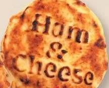 Sandviș cu șuncă de curcan și brânză Gouda, proaspăt copt, 155 g; în limita stocului disponibil
