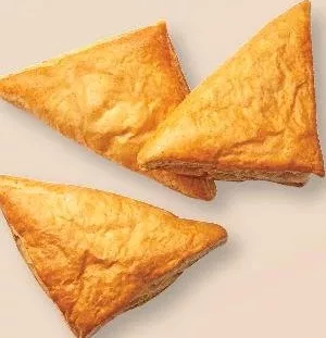 Trigon cu telemea, proaspăt copt, 90 g