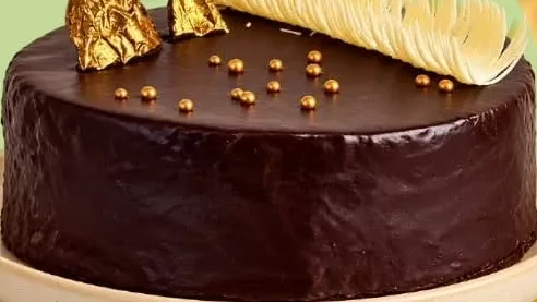 Tort Ciornii Prinț, 0,95 kg — În limita stocului; disponibilitatea diferă între magazinele Family Market.