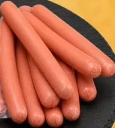 Crenvurști cu cașcaval Mezellini, per kg — În limita stocului; disponibilitatea diferă între magazinele Family Market.