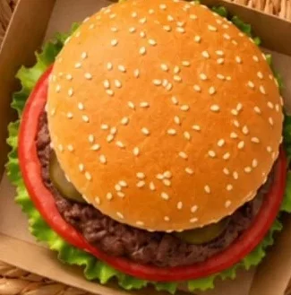 Burger clasic de vită, 190 g — În limita stocului; disponibilitatea diferă între magazinele Family Market.