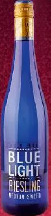 Вино Riesling Blue Light Medium Sweet біле напівсолодке, Німеччина, 0,75 л (03.11–25.11.2026) У магазинах-винятках із переліку каталогу ціна діє за умови сканування QR «Власного Рахунку» в застосунку «Сільпо».