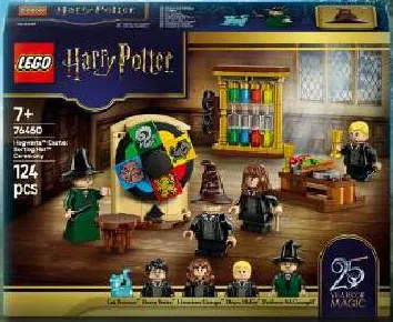 Конструктор LEGO Harry Potter Замок Гоґвортс: Церемонія розподілу по факультетах 76460 (10.11–09.12.2026) У магазинах-винятках із переліку каталогу ціна діє за умови сканування QR «Власного Рахунку» в застосунку «Сільпо».